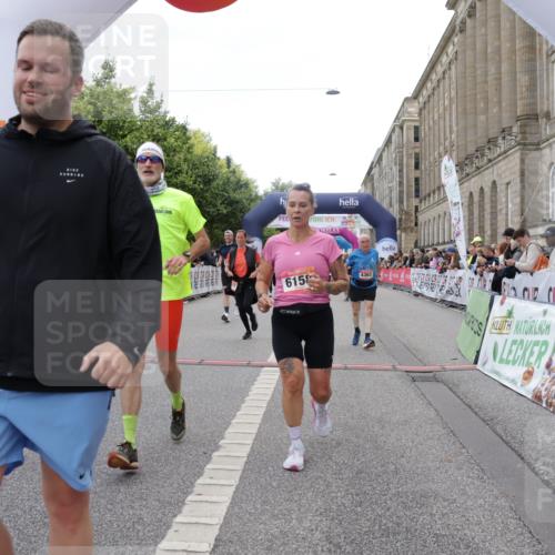 06.09.2026 - CURREX Alsterlauf Yannick Fuchs http://msf.ph/oto/10225501 06.09.2026 10:14:42 Ziel 2421, 2644, 3260, 3624, 3907, 4362, 4677, 4683, 5310, 5533, 5534, 5965, 6158, 6332 meine-sportfotos.de