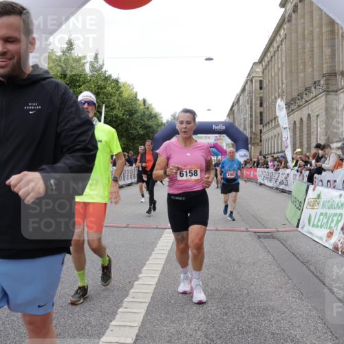 06.09.2026 - CURREX Alsterlauf Yannick Fuchs http://msf.ph/oto/10225502 06.09.2026 10:14:42 Ziel 2421, 2644, 3260, 3624, 3907, 4362, 4677, 4683, 5310, 5533, 5534, 5965, 6158, 6332 meine-sportfotos.de
