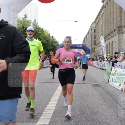 06.09.2026 - CURREX Alsterlauf Yannick Fuchs http://msf.ph/oto/10225503 06.09.2026 10:14:42 Ziel 2421, 2644, 3260, 3624, 3907, 4362, 4677, 4683, 5310, 5533, 5534, 5965, 6158, 6332 meine-sportfotos.de