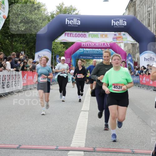 06.09.2026 - CURREX Alsterlauf Yannick Fuchs http://msf.ph/oto/10225552 06.09.2026 10:14:54 Ziel 3121, 3184, 3260, 4281, 4488, 4528, 4649, 5036, 5078, 5533, 5616, 5802, 5896, 6015, 6053 meine-sportfotos.de
