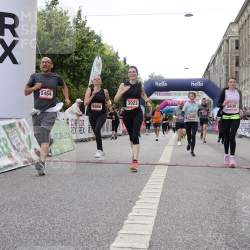 06.09.2026 - CURREX Alsterlauf Yannick Fuchs http://msf.ph/oto/10225612 06.09.2026 10:15:10 Ziel 2789, 2794, 2871, 2938, 3023, 3027, 3302, 3454, 4497, 5439, 5630, 5966, 6408, 8081 meine-sportfotos.de