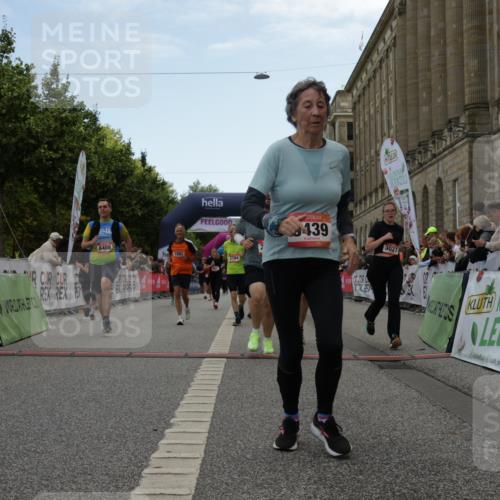 06.09.2026 - CURREX Alsterlauf Yannick Fuchs http://msf.ph/oto/10225620 06.09.2026 10:15:13 Ziel 2621, 2737, 2789, 2794, 2871, 2938, 3023, 3027, 3302, 3454, 3627, 4497, 4645, 5439, 5457, 5630, 5931, 5966, 6408 meine-sportfotos.de