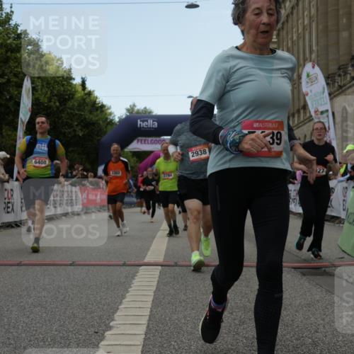 06.09.2026 - CURREX Alsterlauf Yannick Fuchs http://msf.ph/oto/10225621 06.09.2026 10:15:13 Ziel 2621, 2737, 2789, 2794, 2871, 2938, 3023, 3027, 3302, 3454, 3627, 4497, 4645, 5439, 5457, 5630, 5931, 5966, 6408 meine-sportfotos.de