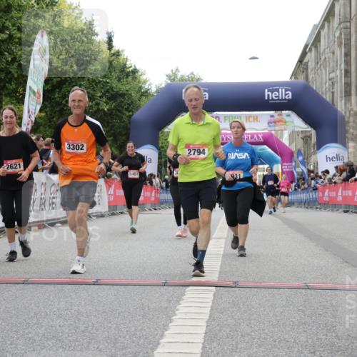 06.09.2026 - CURREX Alsterlauf Yannick Fuchs http://msf.ph/oto/10225626 06.09.2026 10:15:15 Ziel 2621, 2737, 2789, 2794, 2871, 2938, 3023, 3027, 3302, 3454, 3627, 4640, 4645, 5439, 5457, 5630, 5931, 5966, 6408 meine-sportfotos.de