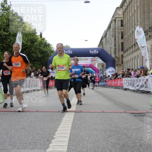 06.09.2026 - CURREX Alsterlauf Yannick Fuchs http://msf.ph/oto/10225629 06.09.2026 10:15:15 Ziel 2621, 2737, 2789, 2794, 2871, 2938, 3023, 3027, 3302, 3454, 3627, 4640, 4645, 5439, 5457, 5630, 5931, 5966, 6408 meine-sportfotos.de