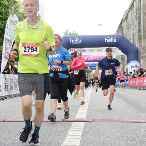 06.09.2026 - CURREX Alsterlauf Yannick Fuchs http://msf.ph/oto/10225632 06.09.2026 10:15:16 Ziel 2621, 2737, 2794, 2871, 2938, 3023, 3027, 3302, 3454, 3627, 4640, 4645, 5439, 5457, 5630, 5931, 5966, 6408 meine-sportfotos.de