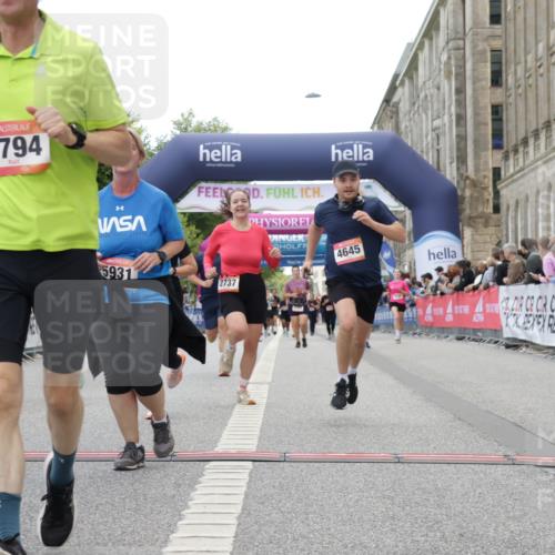06.09.2026 - CURREX Alsterlauf Yannick Fuchs http://msf.ph/oto/10225633 06.09.2026 10:15:16 Ziel 2621, 2737, 2794, 2871, 2938, 3023, 3027, 3302, 3454, 3627, 4640, 4645, 5439, 5457, 5630, 5931, 5966, 6408 meine-sportfotos.de
