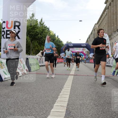 06.09.2026 - CURREX Alsterlauf Yannick Fuchs http://msf.ph/oto/10225655 06.09.2026 10:15:32 Ziel 2503, 2690, 3188, 3456, 3834, 4085, 4354, 4392, 5147, 5187, 5762, 5797, 6189, 6205, 6336, 6347, 6461 meine-sportfotos.de
