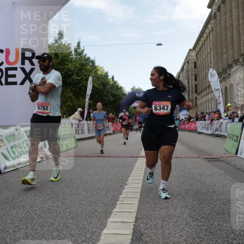 06.09.2026 - CURREX Alsterlauf Yannick Fuchs http://msf.ph/oto/10225669 06.09.2026 10:15:35 Ziel 2503, 2690, 3188, 3456, 3834, 4085, 4354, 4392, 5147, 5762, 5797, 6189, 6336, 6347, 6461 meine-sportfotos.de