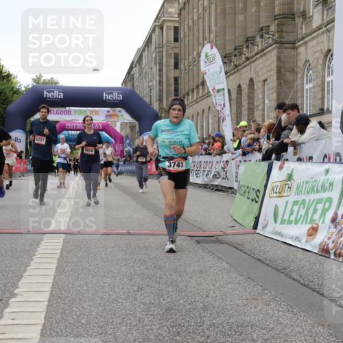 06.09.2026 - CURREX Alsterlauf Yannick Fuchs http://msf.ph/oto/10225698 06.09.2026 10:15:43 Ziel 1003, 2408, 2558, 2559, 3741, 3870, 4600, 4926, 5147, 5221, 6022, 6097, 6189, 6336 meine-sportfotos.de