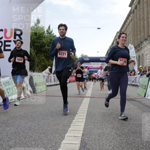 06.09.2026 - CURREX Alsterlauf Yannick Fuchs http://msf.ph/oto/10225713 06.09.2026 10:15:46 Ziel 1003, 2408, 2558, 2559, 3741, 3870, 4547, 4600, 4926, 5221, 6022, 6097 meine-sportfotos.de