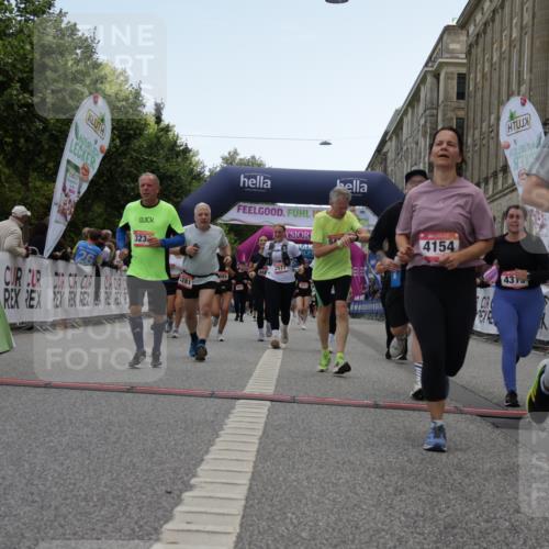 06.09.2026 - CURREX Alsterlauf Yannick Fuchs http://msf.ph/oto/10225755 06.09.2026 10:15:58 Ziel 2570, 2571, 2689, 3234, 3281, 4028, 4154, 4156, 4319, 4320, 4547, 5065, 5081, 5476, 5618, 8218 meine-sportfotos.de
