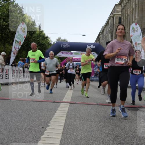 06.09.2026 - CURREX Alsterlauf Yannick Fuchs http://msf.ph/oto/10225756 06.09.2026 10:15:58 Ziel 2570, 2571, 2689, 3234, 3281, 4028, 4154, 4156, 4319, 4320, 4547, 5065, 5081, 5476, 5618, 8218 meine-sportfotos.de