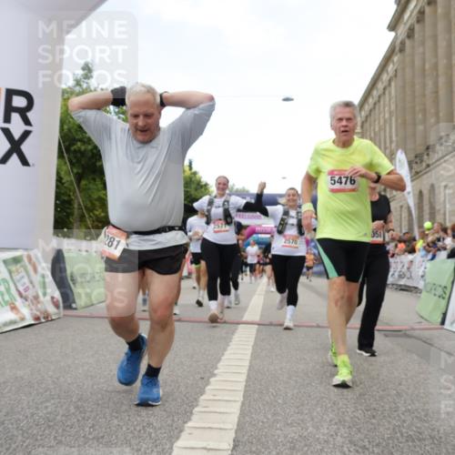 06.09.2026 - CURREX Alsterlauf Yannick Fuchs http://msf.ph/oto/10225767 06.09.2026 10:16:01 Ziel 2570, 2571, 2689, 3234, 3281, 3311, 4028, 4154, 4156, 4264, 4319, 4320, 4733, 5065, 5081, 5476, 5618, 8218 meine-sportfotos.de