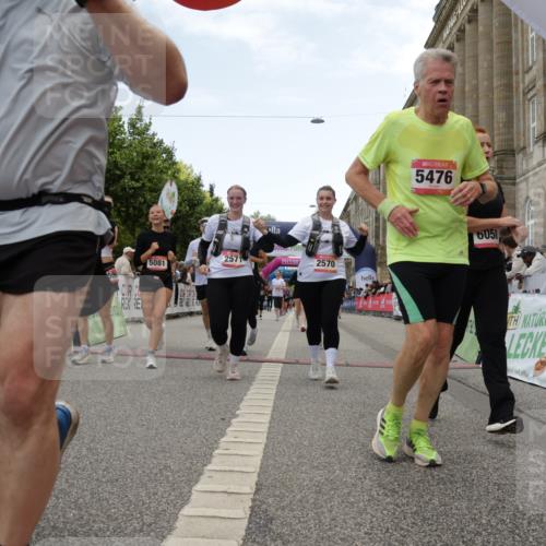 06.09.2026 - CURREX Alsterlauf Yannick Fuchs http://msf.ph/oto/10225771 06.09.2026 10:16:02 Ziel 2570, 2571, 2689, 3234, 3281, 3311, 4028, 4043, 4154, 4156, 4264, 4319, 4320, 4733, 5065, 5081, 5476, 5618, 8218 meine-sportfotos.de