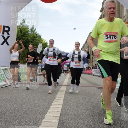 06.09.2026 - CURREX Alsterlauf Yannick Fuchs http://msf.ph/oto/10225773 06.09.2026 10:16:02 Ziel 2570, 2571, 2689, 3234, 3281, 3311, 4028, 4043, 4154, 4156, 4264, 4319, 4320, 4733, 5065, 5081, 5476, 5618, 8218 meine-sportfotos.de