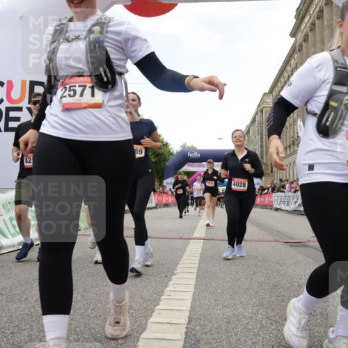 06.09.2026 - CURREX Alsterlauf Yannick Fuchs http://msf.ph/oto/10225780 06.09.2026 10:16:03 Ziel 2570, 2571, 2689, 2810, 3234, 3281, 3311, 4028, 4043, 4154, 4156, 4264, 4319, 4320, 4733, 5065, 5081, 5476, 5618, 5825, 8218 meine-sportfotos.de