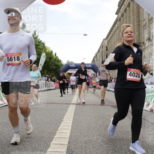 06.09.2026 - CURREX Alsterlauf Yannick Fuchs http://msf.ph/oto/10225786 06.09.2026 10:16:05 Ziel 2098, 2570, 2571, 2689, 2810, 3234, 3281, 3311, 4028, 4043, 4056, 4069, 4154, 4264, 4319, 4320, 4733, 5065, 5081, 5476, 5618, 5825, 8218 meine-sportfotos.de