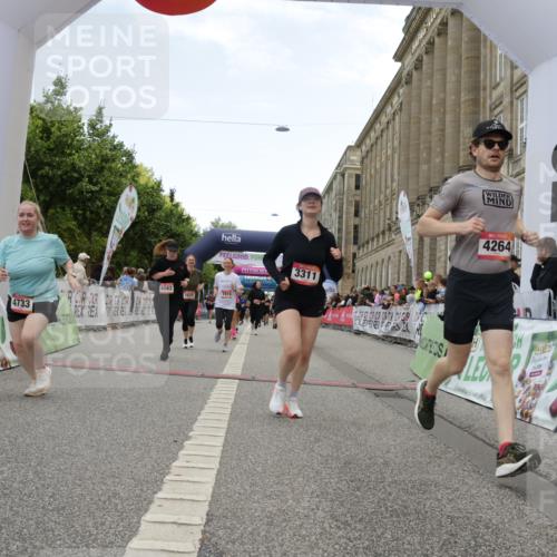06.09.2026 - CURREX Alsterlauf Yannick Fuchs http://msf.ph/oto/10225790 06.09.2026 10:16:06 Ziel 2098, 2570, 2571, 2689, 2810, 3234, 3281, 3311, 3539, 4028, 4043, 4056, 4069, 4264, 4319, 4320, 4733, 5065, 5081, 5476, 5618, 5825, 5945, 8218 meine-sportfotos.de