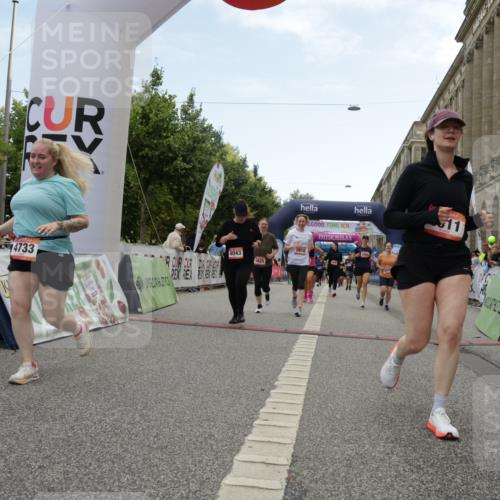 06.09.2026 - CURREX Alsterlauf Yannick Fuchs http://msf.ph/oto/10225793 06.09.2026 10:16:06 Ziel 2098, 2570, 2571, 2689, 2810, 3234, 3281, 3311, 3539, 4028, 4043, 4056, 4069, 4264, 4319, 4320, 4733, 5065, 5081, 5476, 5618, 5825, 5945, 8218 meine-sportfotos.de