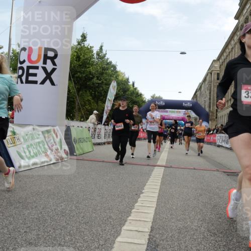 06.09.2026 - CURREX Alsterlauf Yannick Fuchs http://msf.ph/oto/10225795 06.09.2026 10:16:07 Ziel 2098, 2570, 2571, 2689, 2810, 3281, 3311, 3539, 4028, 4043, 4056, 4069, 4264, 4733, 5065, 5081, 5476, 5618, 5825, 5945, 8218 meine-sportfotos.de