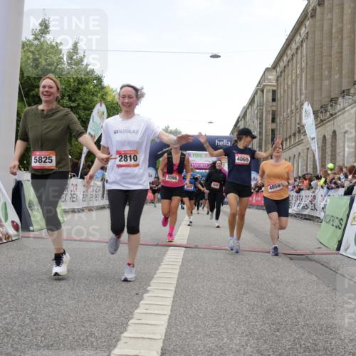 06.09.2026 - CURREX Alsterlauf Yannick Fuchs http://msf.ph/oto/10225801 06.09.2026 10:16:09 Ziel 2019, 2098, 2689, 2810, 3311, 3539, 4028, 4043, 4056, 4069, 4264, 4733, 5065, 5081, 5425, 5618, 5825, 5945, 8218 meine-sportfotos.de