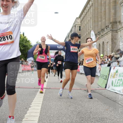 06.09.2026 - CURREX Alsterlauf Yannick Fuchs http://msf.ph/oto/10225802 06.09.2026 10:16:09 Ziel 2019, 2098, 2689, 2810, 3311, 3539, 4028, 4043, 4056, 4069, 4264, 4733, 5065, 5081, 5425, 5618, 5825, 5945, 8218 meine-sportfotos.de