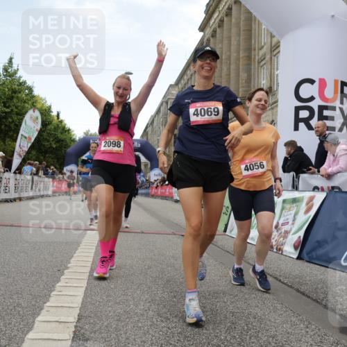 06.09.2026 - CURREX Alsterlauf Yannick Fuchs http://msf.ph/oto/10225808 06.09.2026 10:16:10 Ziel 2019, 2098, 2810, 3311, 3539, 4028, 4043, 4056, 4069, 4264, 4733, 5425, 5618, 5825, 5945 meine-sportfotos.de
