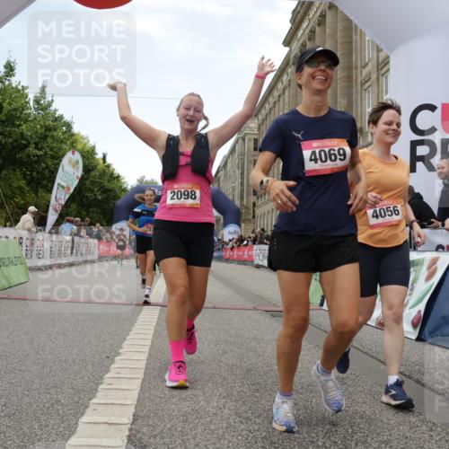 06.09.2026 - CURREX Alsterlauf Yannick Fuchs http://msf.ph/oto/10225809 06.09.2026 10:16:10 Ziel 2019, 2098, 2810, 3311, 3539, 4028, 4043, 4056, 4069, 4264, 4733, 5425, 5618, 5825, 5945 meine-sportfotos.de