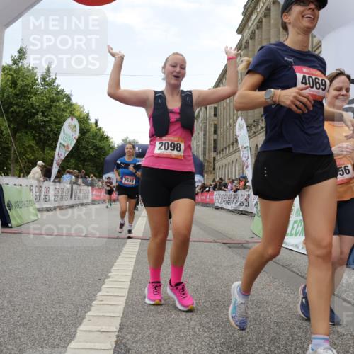 06.09.2026 - CURREX Alsterlauf Yannick Fuchs http://msf.ph/oto/10225810 06.09.2026 10:16:10 Ziel 2019, 2098, 2810, 3311, 3539, 4028, 4043, 4056, 4069, 4264, 4733, 5425, 5618, 5825, 5945 meine-sportfotos.de