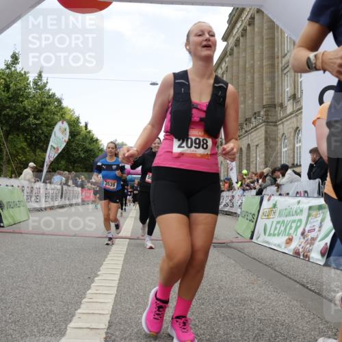 06.09.2026 - CURREX Alsterlauf Yannick Fuchs http://msf.ph/oto/10225811 06.09.2026 10:16:11 Ziel 2019, 2098, 2810, 2881, 2884, 3311, 3539, 3867, 4043, 4056, 4069, 4264, 4733, 5425, 5825, 5945 meine-sportfotos.de