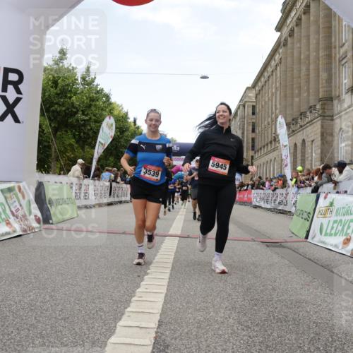 06.09.2026 - CURREX Alsterlauf Yannick Fuchs http://msf.ph/oto/10225813 06.09.2026 10:16:12 Ziel 2019, 2098, 2614, 2810, 2881, 2884, 3311, 3539, 3867, 4043, 4056, 4069, 4264, 4455, 5425, 5559, 5564, 5825, 5945 meine-sportfotos.de