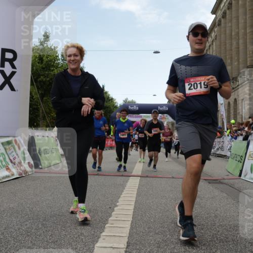 06.09.2026 - CURREX Alsterlauf Yannick Fuchs http://msf.ph/oto/10225828 06.09.2026 10:16:15 Ziel 2019, 2098, 2614, 2810, 2881, 2884, 3189, 3539, 3867, 4056, 4069, 4396, 4455, 5425, 5559, 5564, 5787, 5825, 5945 meine-sportfotos.de