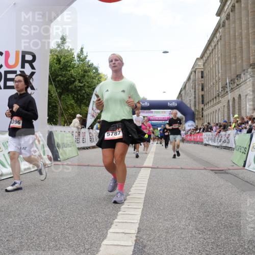 06.09.2026 - CURREX Alsterlauf Yannick Fuchs http://msf.ph/oto/10225859 06.09.2026 10:16:22 Ziel 2614, 2744, 2881, 2884, 2910, 3189, 3867, 4314, 4315, 4366, 4396, 4455, 4820, 4821, 5559, 5564, 5787 meine-sportfotos.de