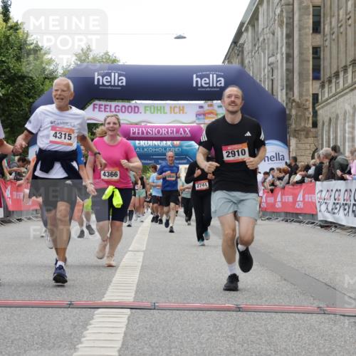 06.09.2026 - CURREX Alsterlauf Yannick Fuchs http://msf.ph/oto/10225861 06.09.2026 10:16:22 Ziel 2614, 2744, 2881, 2884, 2910, 3189, 3867, 4314, 4315, 4366, 4396, 4455, 4820, 4821, 5559, 5564, 5787 meine-sportfotos.de