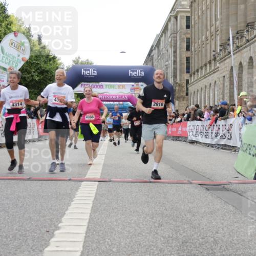 06.09.2026 - CURREX Alsterlauf Yannick Fuchs http://msf.ph/oto/10225863 06.09.2026 10:16:23 Ziel 2614, 2744, 2881, 2884, 2888, 2910, 3189, 3867, 4314, 4315, 4366, 4396, 4455, 4820, 4821, 5559, 5564, 5787 meine-sportfotos.de