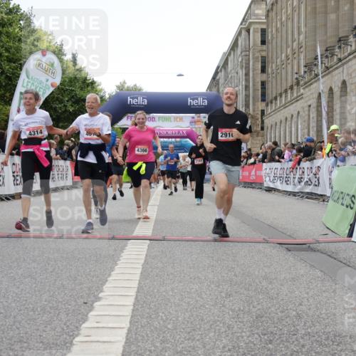 06.09.2026 - CURREX Alsterlauf Yannick Fuchs http://msf.ph/oto/10225864 06.09.2026 10:16:23 Ziel 2614, 2744, 2881, 2884, 2888, 2910, 3189, 3867, 4314, 4315, 4366, 4396, 4455, 4820, 4821, 5559, 5564, 5787 meine-sportfotos.de