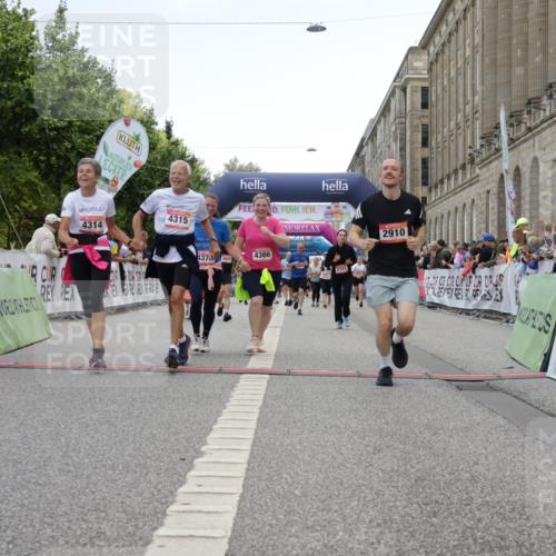 06.09.2026 - CURREX Alsterlauf Yannick Fuchs http://msf.ph/oto/10225866 06.09.2026 10:16:23 Ziel 2614, 2744, 2881, 2884, 2888, 2910, 3189, 3867, 4314, 4315, 4366, 4396, 4455, 4820, 4821, 5559, 5564, 5787 meine-sportfotos.de