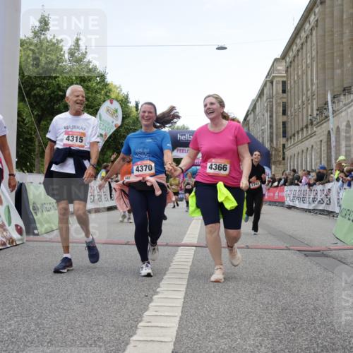 06.09.2026 - CURREX Alsterlauf Yannick Fuchs http://msf.ph/oto/10225873 06.09.2026 10:16:25 Ziel 2744, 2851, 2888, 2910, 3015, 3019, 3189, 4314, 4315, 4366, 4396, 4820, 4821, 5578, 5787 meine-sportfotos.de