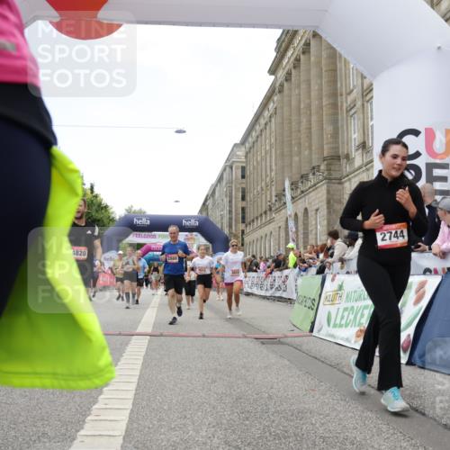 06.09.2026 - CURREX Alsterlauf Yannick Fuchs http://msf.ph/oto/10225884 06.09.2026 10:16:27 Ziel 2431, 2432, 2744, 2851, 2880, 2887, 2888, 2910, 3015, 3019, 3788, 4314, 4315, 4366, 4396, 4820, 4821, 5578, 5787 meine-sportfotos.de