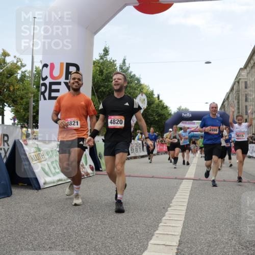 06.09.2026 - CURREX Alsterlauf Yannick Fuchs http://msf.ph/oto/10225887 06.09.2026 10:16:28 Ziel 2431, 2432, 2744, 2851, 2880, 2887, 2888, 2910, 3015, 3019, 3788, 4314, 4315, 4366, 4820, 4821, 5578, 6217 meine-sportfotos.de