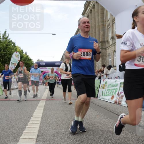 06.09.2026 - CURREX Alsterlauf Yannick Fuchs http://msf.ph/oto/10225896 06.09.2026 10:16:30 Ziel 2431, 2432, 2744, 2851, 2880, 2887, 2888, 2910, 3015, 3019, 3788, 4314, 4315, 4366, 4820, 4821, 5578, 6217 meine-sportfotos.de
