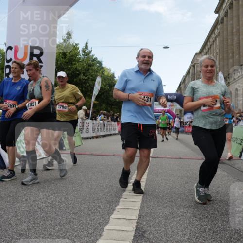 06.09.2026 - CURREX Alsterlauf Yannick Fuchs http://msf.ph/oto/10225906 06.09.2026 10:16:32 Ziel 2431, 2432, 2744, 2851, 2880, 2887, 2888, 3015, 3019, 3508, 3509, 3788, 4820, 4821, 5578, 6217, 8283 meine-sportfotos.de