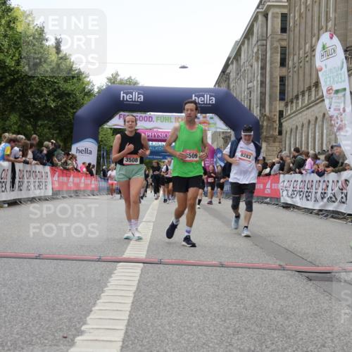 06.09.2026 - CURREX Alsterlauf Yannick Fuchs http://msf.ph/oto/10225913 06.09.2026 10:16:35 Ziel 2431, 2432, 2736, 2851, 2880, 2887, 2888, 3015, 3019, 3508, 3509, 3788, 5578, 6217, 8283 meine-sportfotos.de
