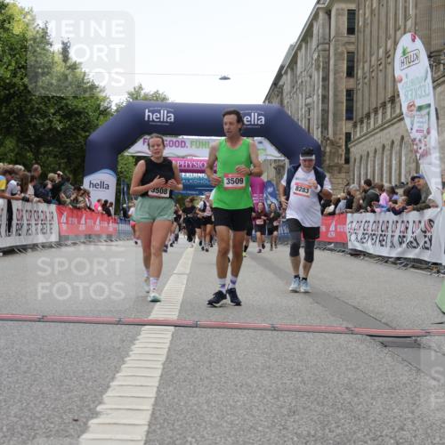 06.09.2026 - CURREX Alsterlauf Yannick Fuchs http://msf.ph/oto/10225914 06.09.2026 10:16:35 Ziel 2431, 2432, 2736, 2851, 2880, 2887, 2888, 3015, 3019, 3508, 3509, 3788, 5578, 6217, 8283 meine-sportfotos.de