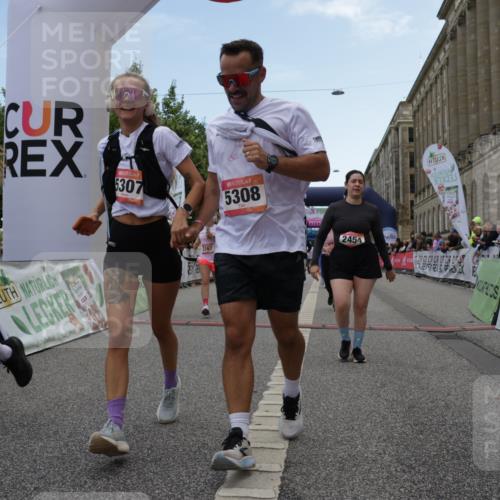 06.09.2026 - CURREX Alsterlauf Yannick Fuchs http://msf.ph/oto/10225942 06.09.2026 10:16:44 Ziel 2328, 2454, 2578, 2736, 2859, 3167, 3290, 3330, 3633, 3645, 4123, 4220, 4353, 4613, 5307, 5308, 5672, 5859, 8283 meine-sportfotos.de