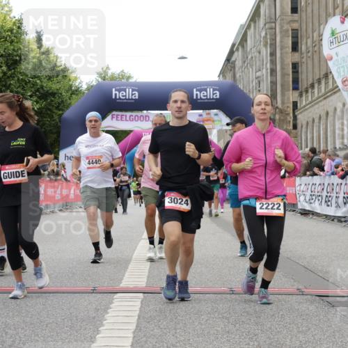 06.09.2026 - CURREX Alsterlauf Yannick Fuchs http://msf.ph/oto/10225975 06.09.2026 10:16:52 Ziel 2222, 2859, 3024, 3167, 3169, 3330, 3633, 4353, 4439, 4440, 4477, 4750, 4756, 5859, 6087, 8102 meine-sportfotos.de