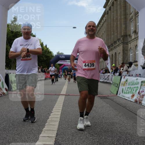 06.09.2026 - CURREX Alsterlauf Yannick Fuchs http://msf.ph/oto/10225989 06.09.2026 10:16:55 Ziel 2222, 3024, 3169, 3633, 4353, 4439, 4440, 4477, 4592, 4750, 4756, 5875, 6025, 6087, 8102, 8235 meine-sportfotos.de