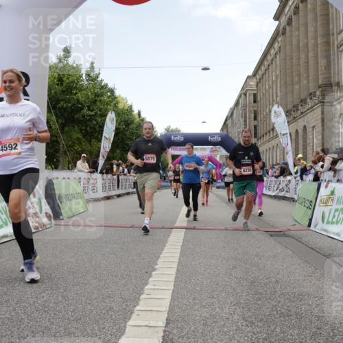 06.09.2026 - CURREX Alsterlauf Yannick Fuchs http://msf.ph/oto/10226001 06.09.2026 10:16:59 Ziel 2048, 2222, 3002, 3024, 3973, 4439, 4440, 4477, 4523, 4557, 4592, 4750, 4756, 5875, 6025, 6087, 8083, 8235, 8295 meine-sportfotos.de