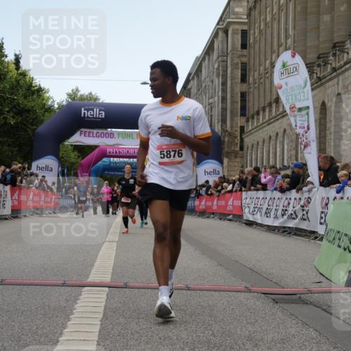 06.09.2026 - CURREX Alsterlauf Yannick Fuchs http://msf.ph/oto/10226060 06.09.2026 10:17:17 Ziel 1092, 2129, 2368, 2688, 2922, 3199, 3459, 5223, 5615, 5872, 5876, 6143 meine-sportfotos.de